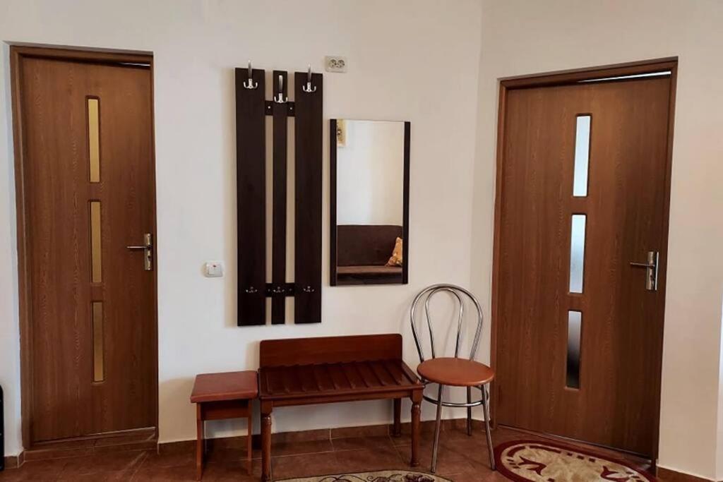 Spacious Flat, With Free Parking & Air Conditioning Floreşti المظهر الخارجي الصورة