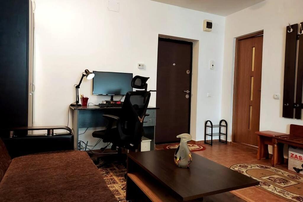 Spacious Flat, With Free Parking & Air Conditioning Floreşti المظهر الخارجي الصورة