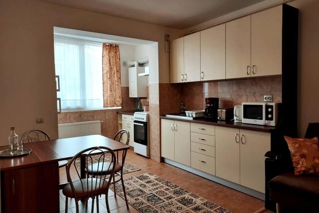 Spacious Flat, With Free Parking & Air Conditioning Floreşti المظهر الخارجي الصورة