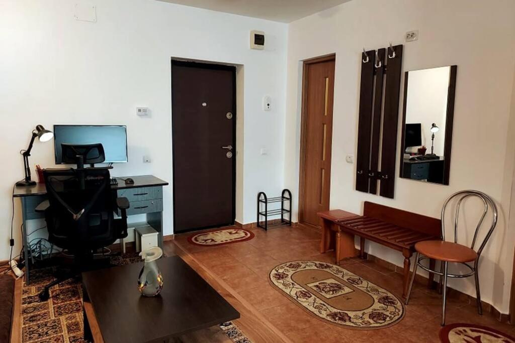 Spacious Flat, With Free Parking & Air Conditioning Floreşti المظهر الخارجي الصورة