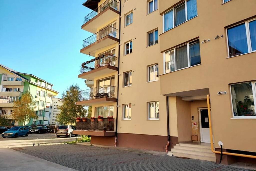 Spacious Flat, With Free Parking & Air Conditioning Floreşti المظهر الخارجي الصورة