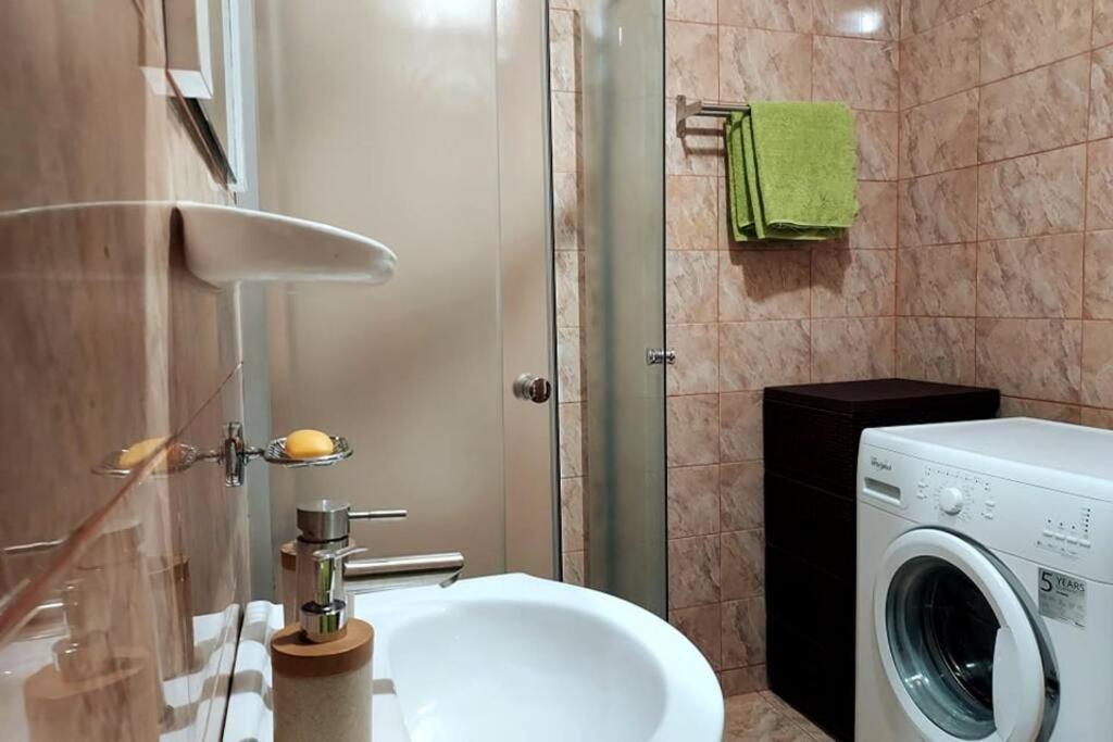 Spacious Flat, With Free Parking & Air Conditioning Floreşti المظهر الخارجي الصورة