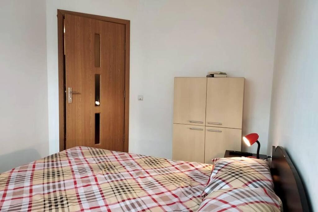Spacious Flat, With Free Parking & Air Conditioning Floreşti المظهر الخارجي الصورة
